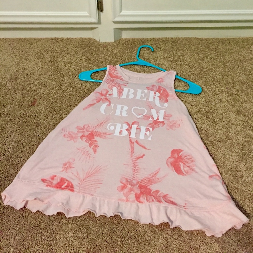 Girls Abercrombie sleeveless shirt size 13-14.